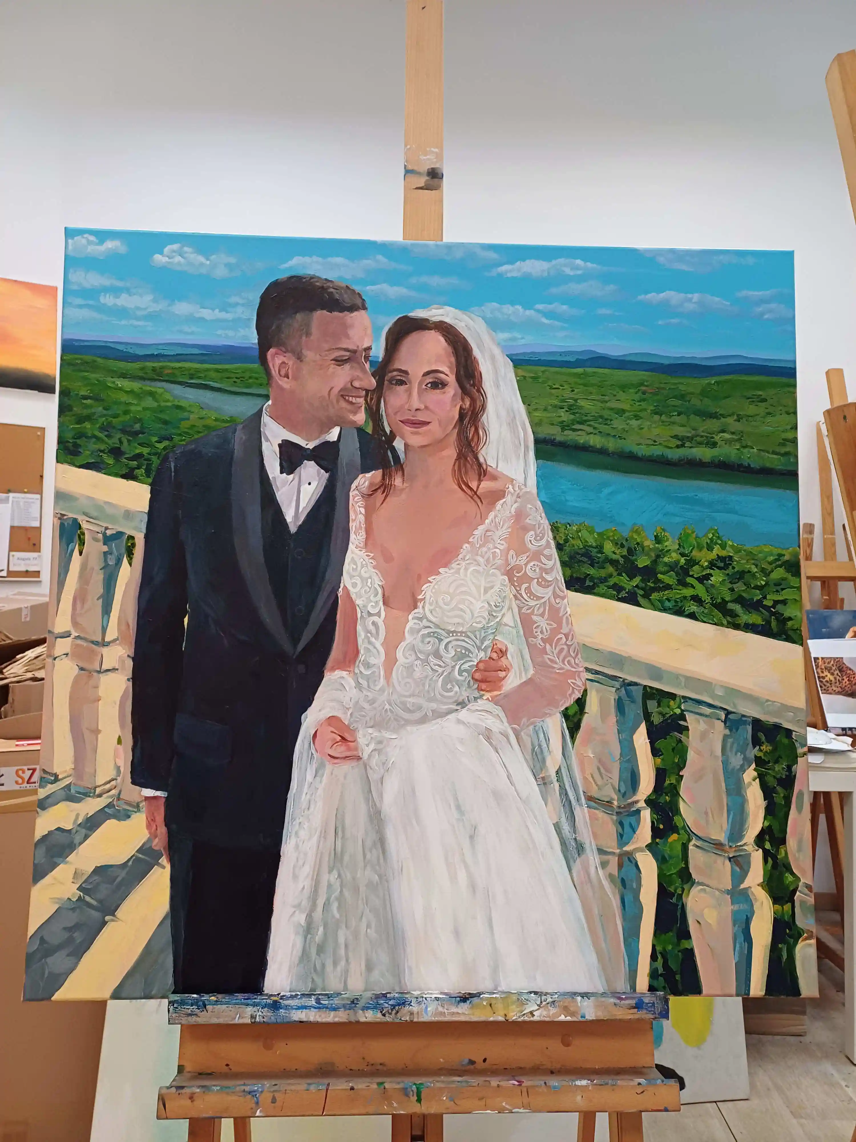 Gotowy obraz weselny – para na balkonie z widokiem na rzekę